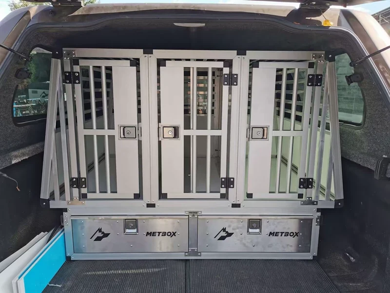 METBOX USA aluminum dual dog crate, front view